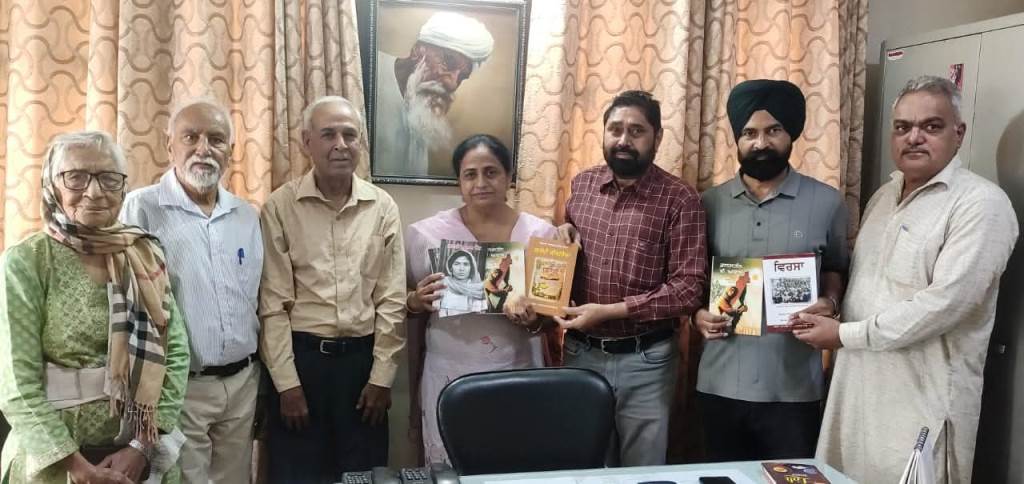 Patriots honour daughter of martyr Amar Singh Acharwal